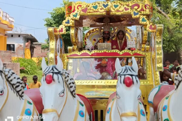 Ballia : भगवान राम की निकली शोभा यात्रा
