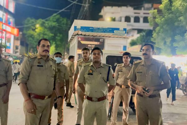 Ballia : त्योहारों को देखते हुए सीओ नगर ने शांति व्यवस्था के लिए किया अपील