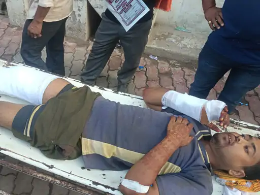 Ballia : बारात से पहले हादसा : भाई की मौत, घायल दूल्हे ने कार में पूरी की शादी की रस्म