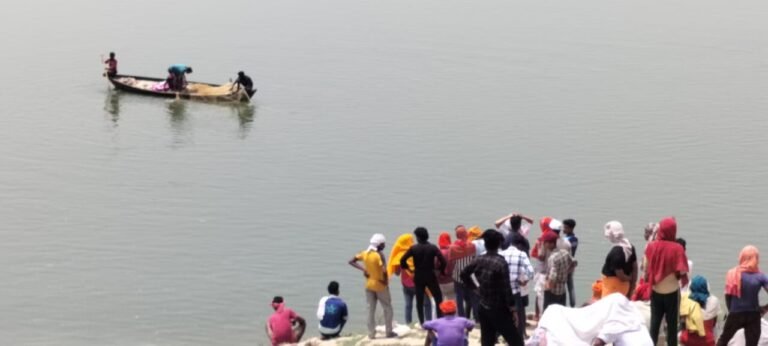 Ballia : शिवपुर घाट पर डूबे अधेड़ का शव गंगा में मिला, परिवार में मचा कोहराम
