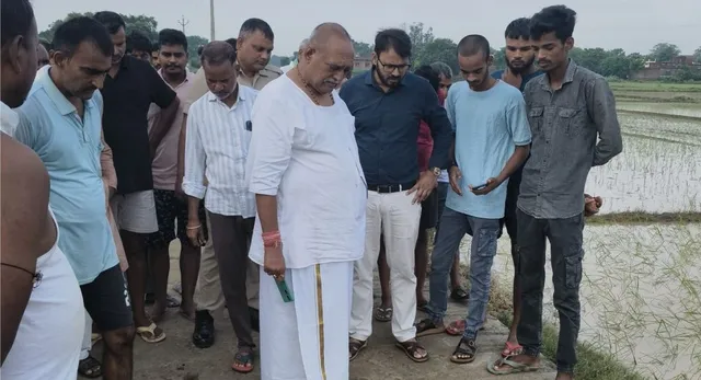 Ballia : खेत में टूटकर गिरे हाईटेंशन तार की चपेट में आए पिता-पुत्र, दोनों की मौत