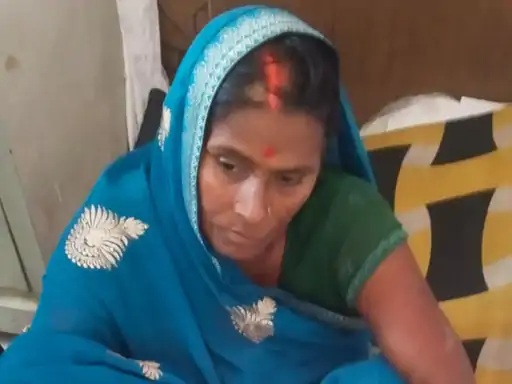 Ballia : बाढ़ के पानी में बहकर आई बक्सर की महिला, मल्लाहों ने बचाई जान